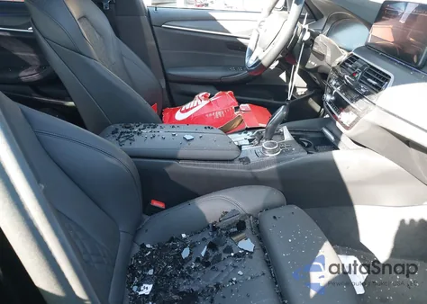 2022 BMW 530 I z USA, uszkodzony, nr VIN WBA53BH05NWX75893